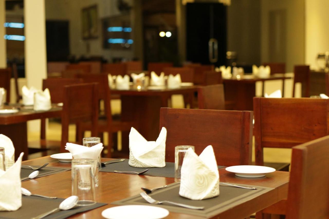 Jade Green Hotel 함반토타 외부 사진