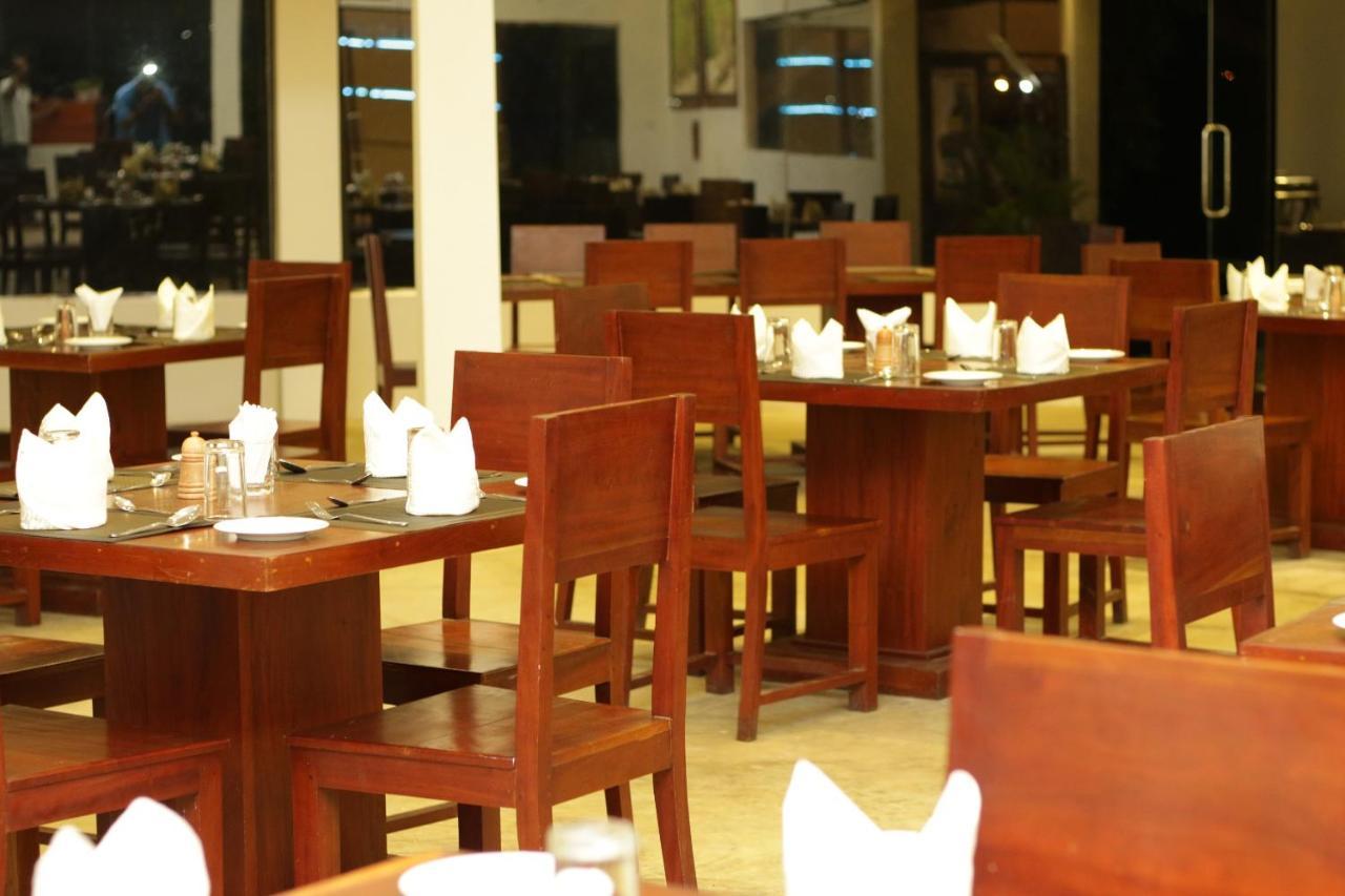 Jade Green Hotel 함반토타 외부 사진