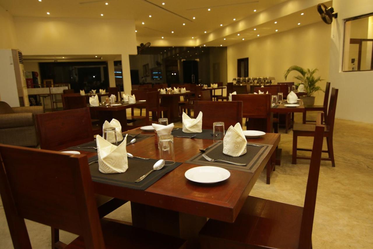 Jade Green Hotel 함반토타 외부 사진