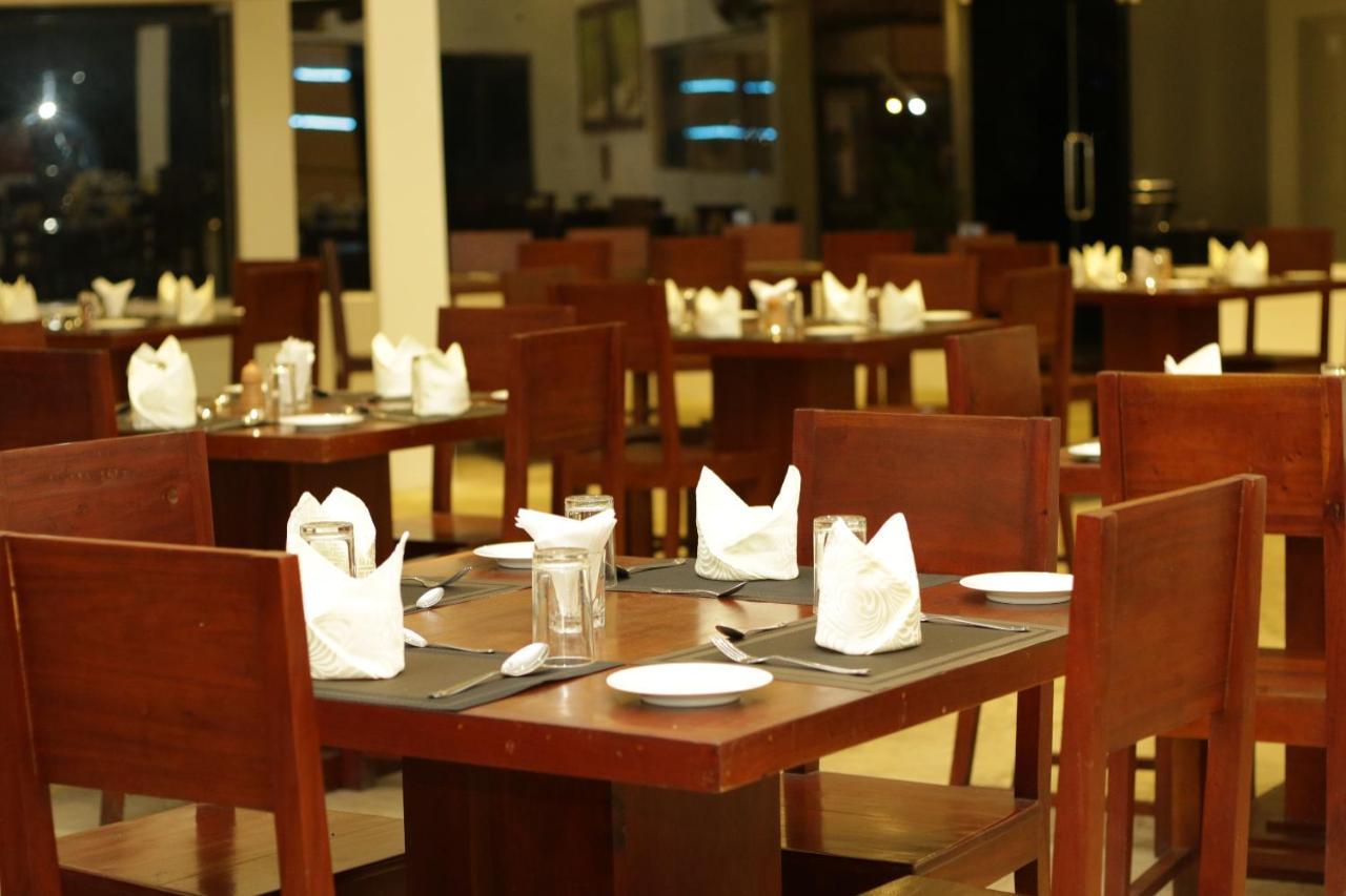 Jade Green Hotel 함반토타 외부 사진