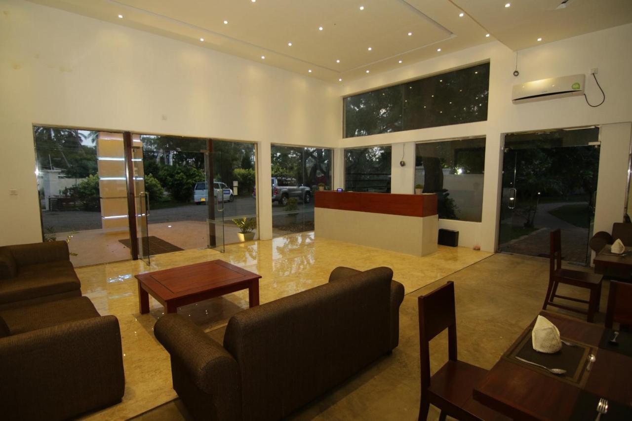 Jade Green Hotel 함반토타 외부 사진