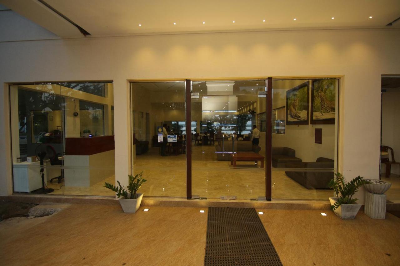 Jade Green Hotel 함반토타 외부 사진
