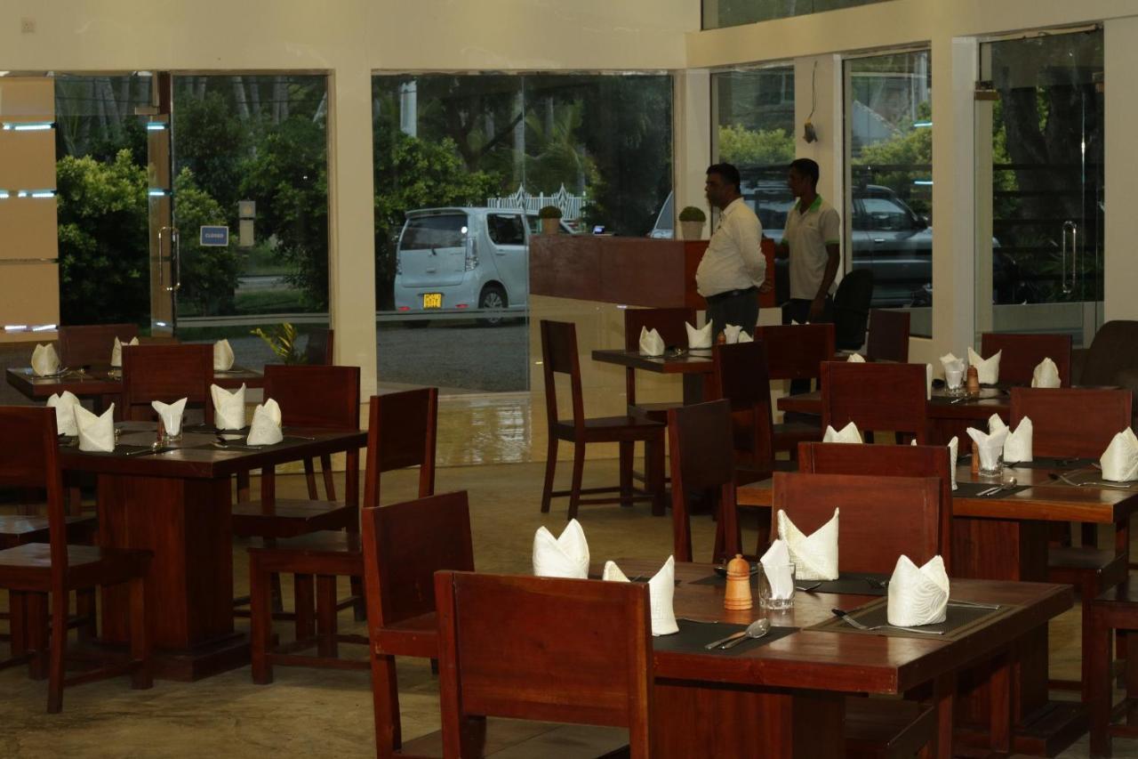 Jade Green Hotel 함반토타 외부 사진