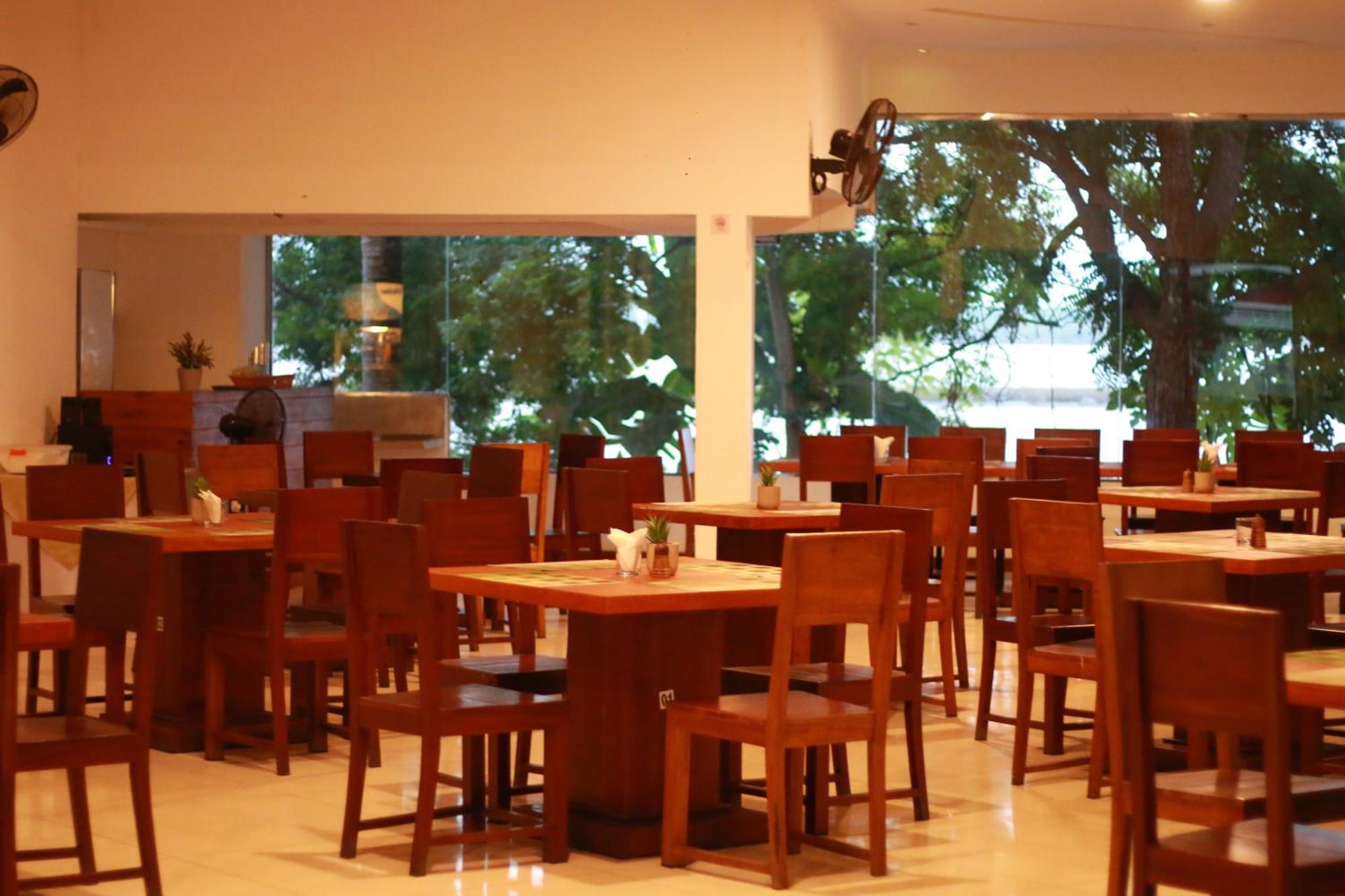 Jade Green Hotel 함반토타 외부 사진