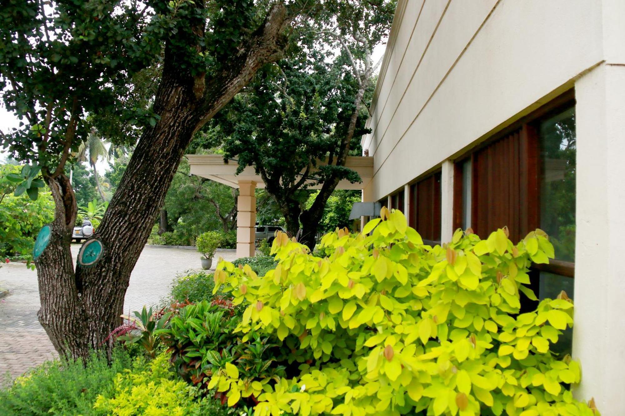 Jade Green Hotel 함반토타 외부 사진