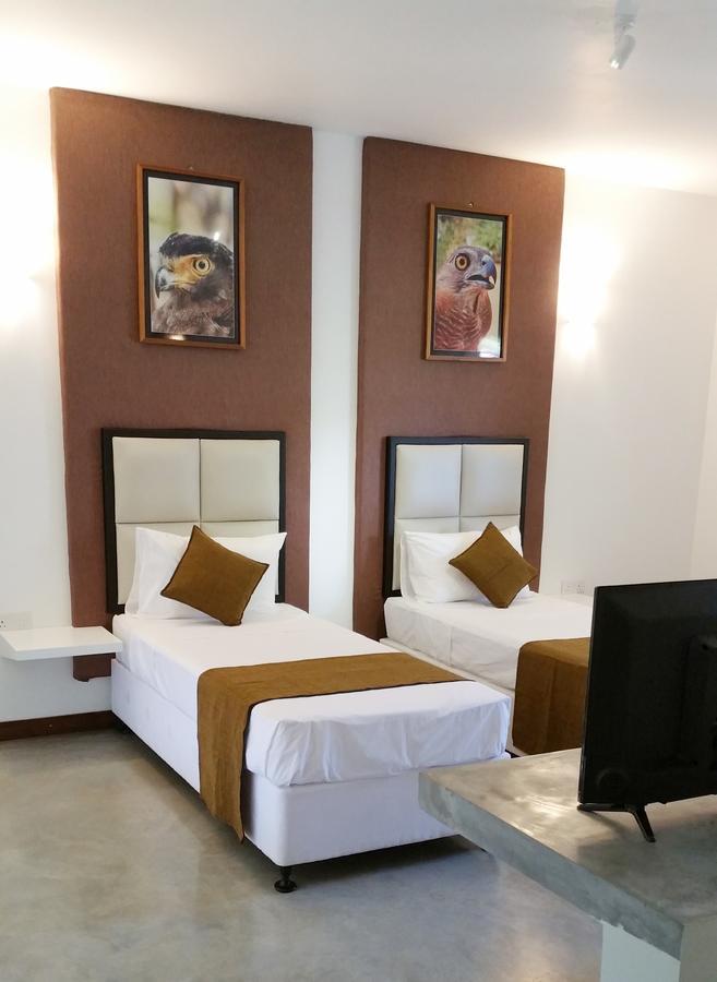 Jade Green Hotel 함반토타 외부 사진