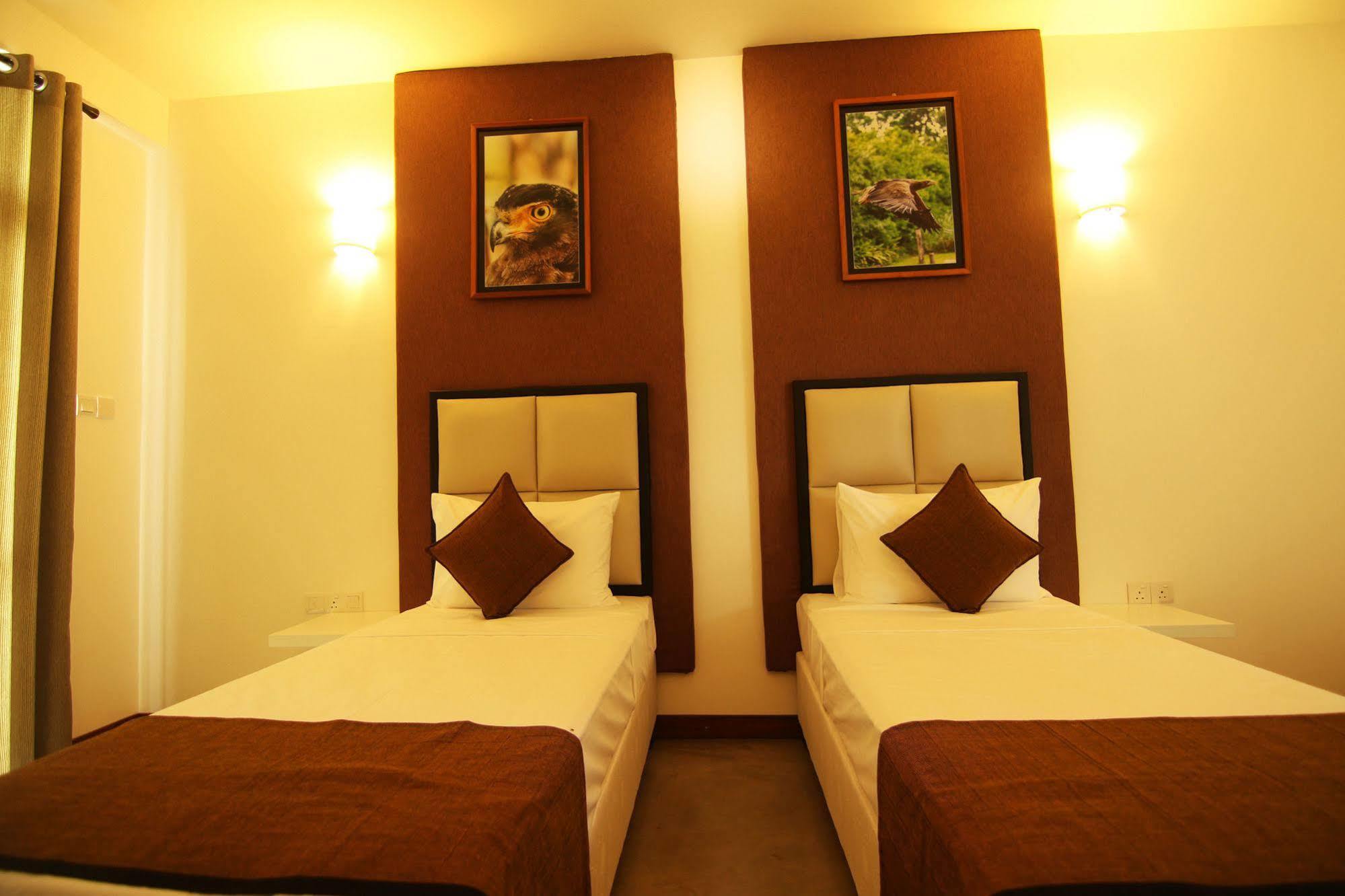 Jade Green Hotel 함반토타 외부 사진