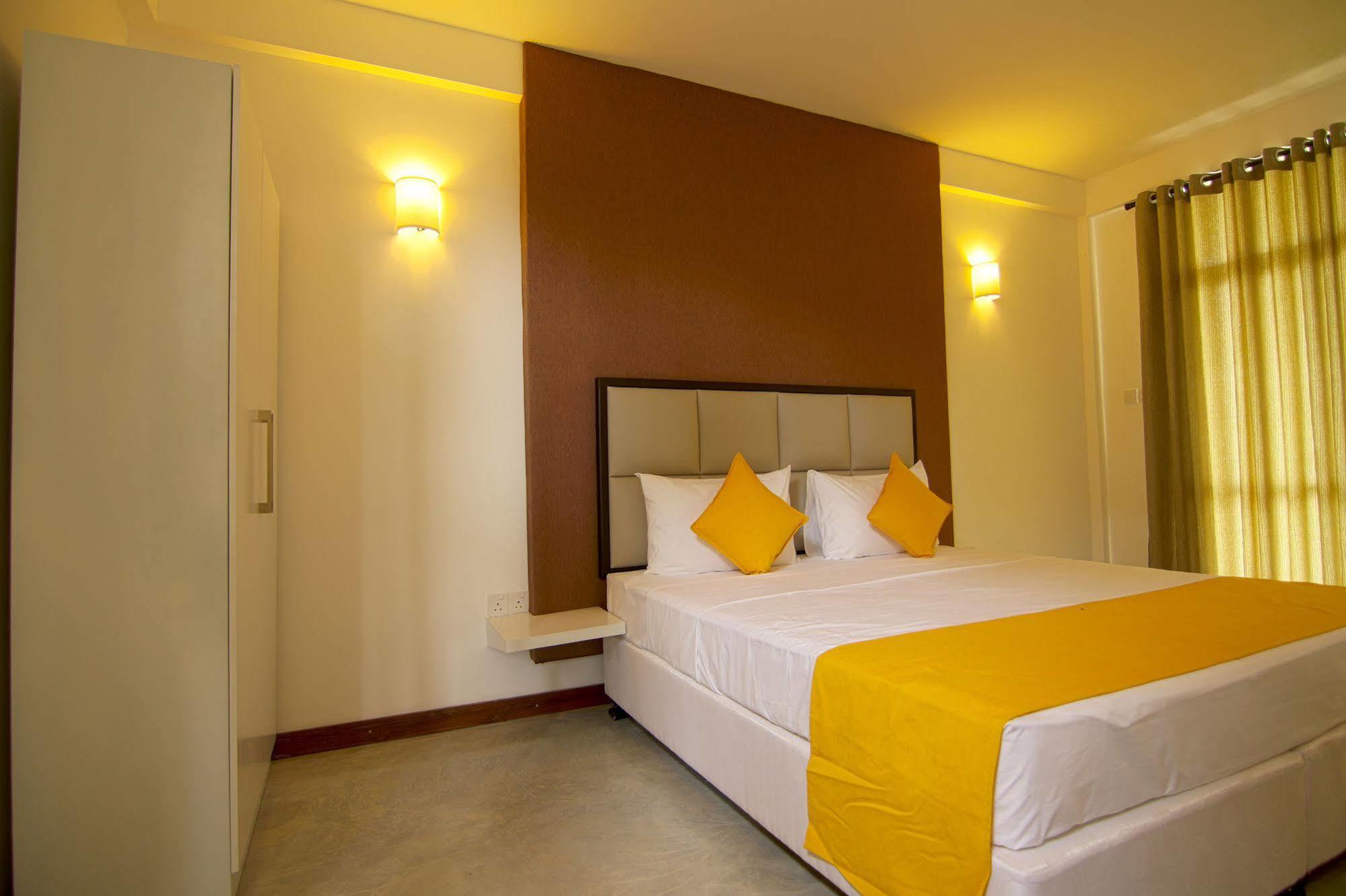 Jade Green Hotel 함반토타 외부 사진